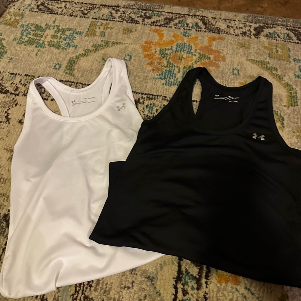 Under armour tanks size xs black and white never worn
